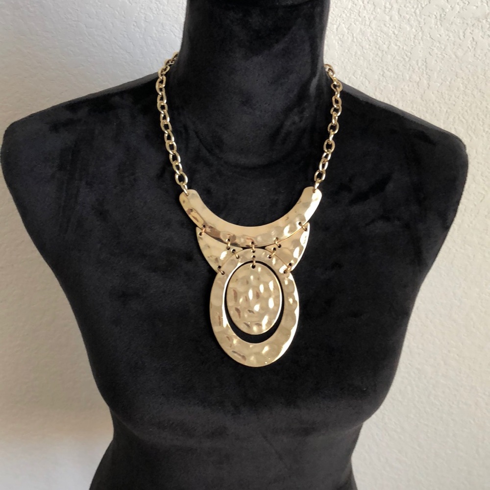 Gold necklace.